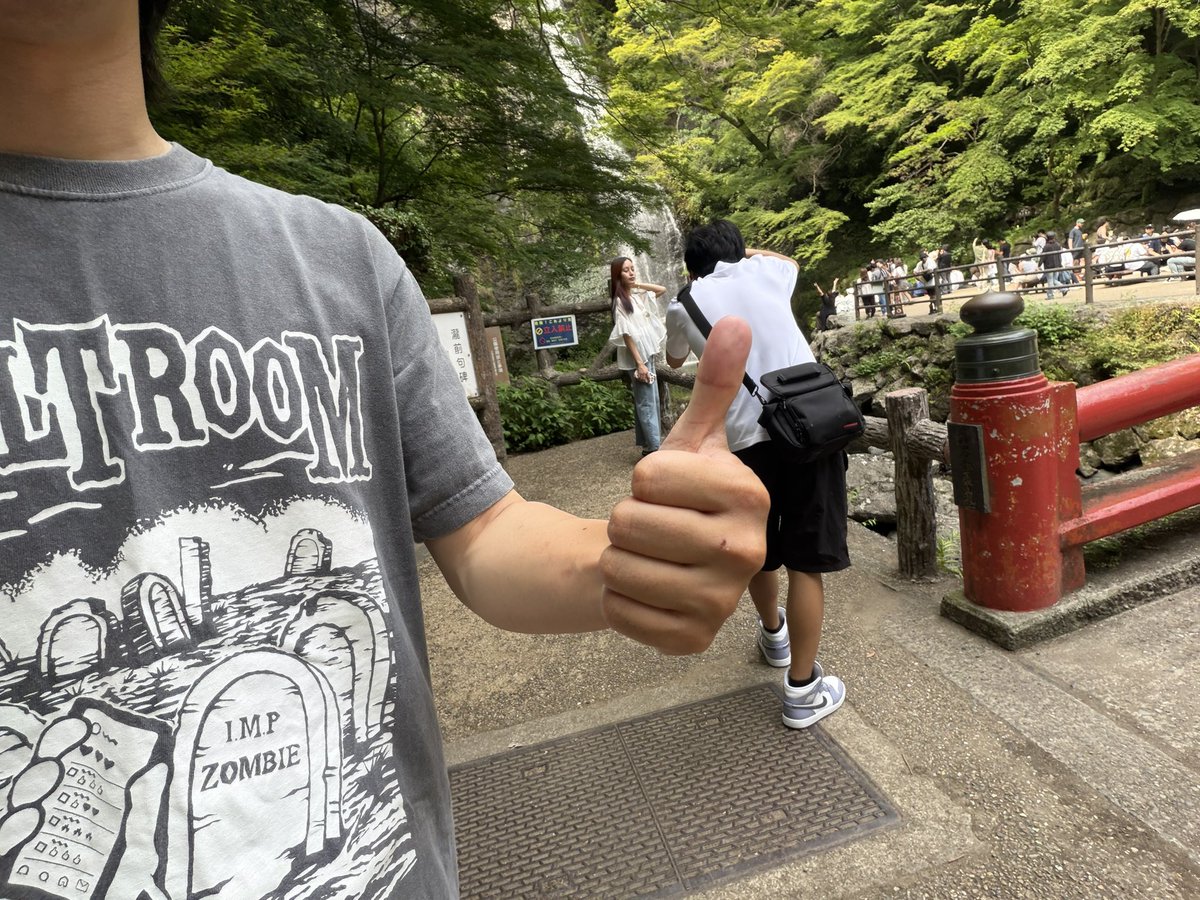 radbumps0508's tweet photo. 箕面の滝に1人で来てるのはワイだけでした https://t.co/6UJj9tIRRr