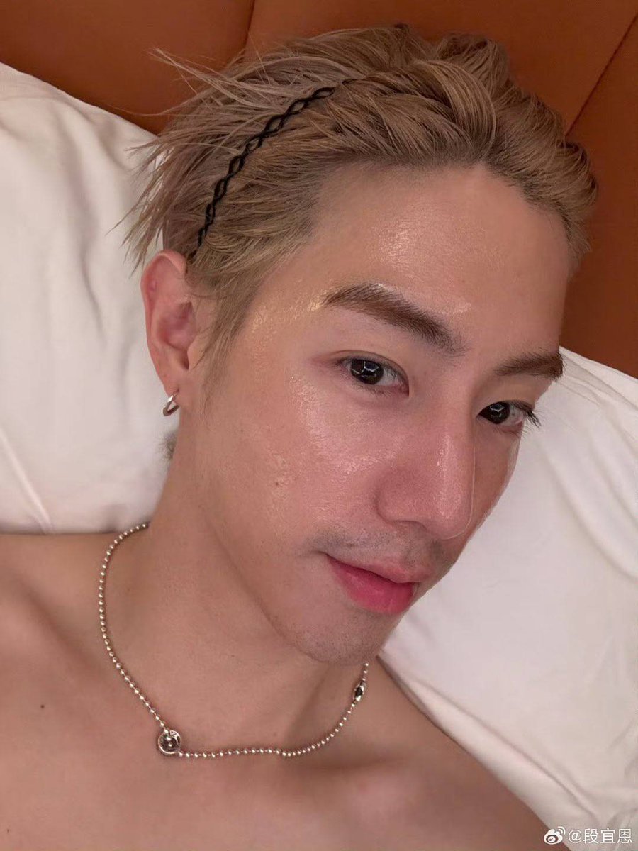 lookkademark_'s tweet photo. แตกแตนทั้งทามไลน์ตอนนั้น หน้าสดทำคนเป็นบ้าได้ 😭 #MarkTuan https://t.co/Yyckjeduhr