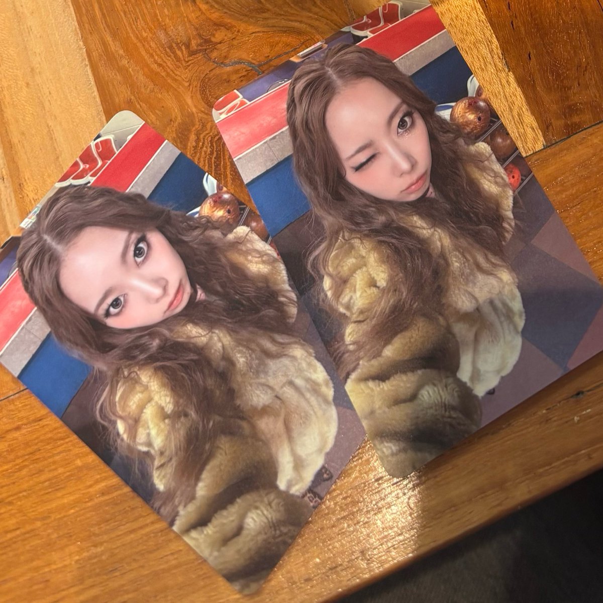 Beniimo_2018's tweet photo. #MYERA交換

譲:1枚目写真

求:Koto(2枚目写真以外)
ガチャ(ミラー,Koto缶バッジ,目印チャーム,巾着)

本日、現地にて交換希望です🙌 
過去リプより過去弾トレカも交換可能です！ https://t.co/oUdm0SxR5o