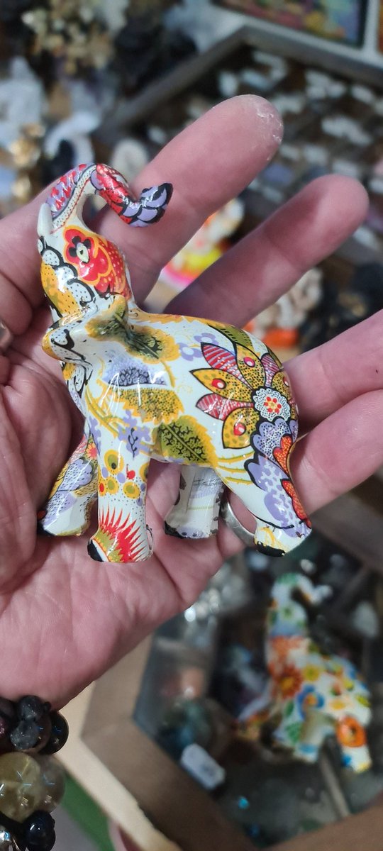 decoretnia's tweet photo. Hola a todos Decoretnia Benidorm Nucia os trae al #Elefante de color el animal totem aporta Alegria
Con la  trompa siempre mirando arriba hacia dentro del hogar es #Abundancia #Prosperidad #Fortuna  hacia fuera  #Protección
Namaste 🙏 🕉 🌈 
Tlf.608804752 https://t.co/rgcNywpBKi https://t.co/haWULEHtu6