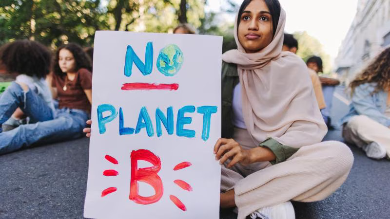 be_British's tweet photo. New research by Maryam Rab &amp; Zarif Mohammadinia shows that when young people have more opportunities to learn, they’re more likely to see climate change as urgent — and care about the future.

Read more in our latest #VoicesMagazine article:
https://t.co/V8AYIHhXN7 https://t.co/Bs3nVznUJc