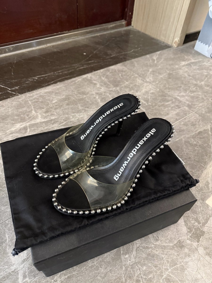 bobi030724's tweet photo. 高跟凉拖 亚历山大王 alexander wang https://t.co/IurzKNT35y