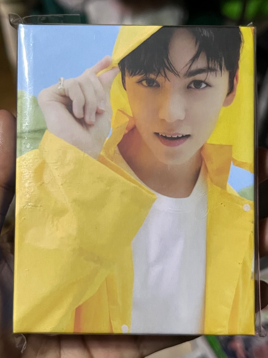 eeaeauea's tweet photo. SEVENTEEN SEVENTEENTH HEAVEN CARAT VER. VERNON

Price: 400

-lyric sheet
- cd, never been used
- binder with complete pcs
- 4 random pcs https://t.co/Tr9cSsSECy