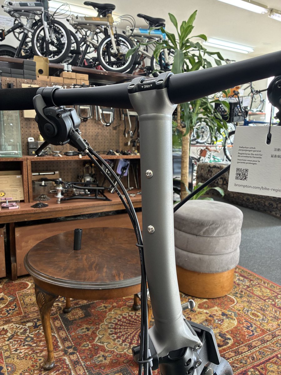 loro_yokohama's tweet photo. 【T Lineが再入荷しました!】
今回のモデルから約5,000円の価格改定がありましたが、ステムへボトルケージやABUSロックなどを取り付けられるダボ穴が追加!
■入荷モデル
・T Line S4L ¥858,000-(税込)
・T Line M12L ¥899,800-(税込)
お気軽にご来店ください!
#BROMPTON #TLine #LOROYOKOHAMA https://t.co/224xVe5QdA