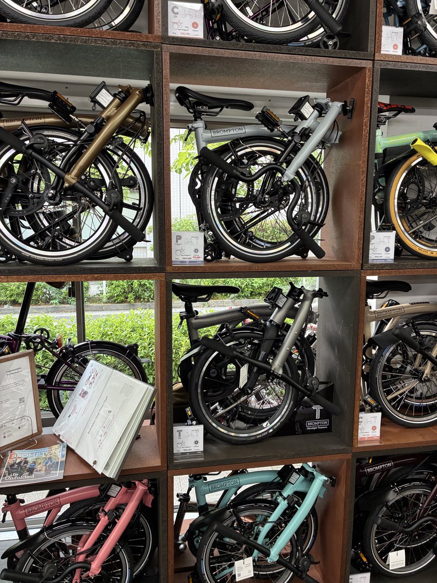 loro_yokohama's tweet photo. 【T Lineが再入荷しました!】
今回のモデルから約5,000円の価格改定がありましたが、ステムへボトルケージやABUSロックなどを取り付けられるダボ穴が追加!
■入荷モデル
・T Line S4L ¥858,000-(税込)
・T Line M12L ¥899,800-(税込)
お気軽にご来店ください!
#BROMPTON #TLine #LOROYOKOHAMA https://t.co/224xVe5QdA
