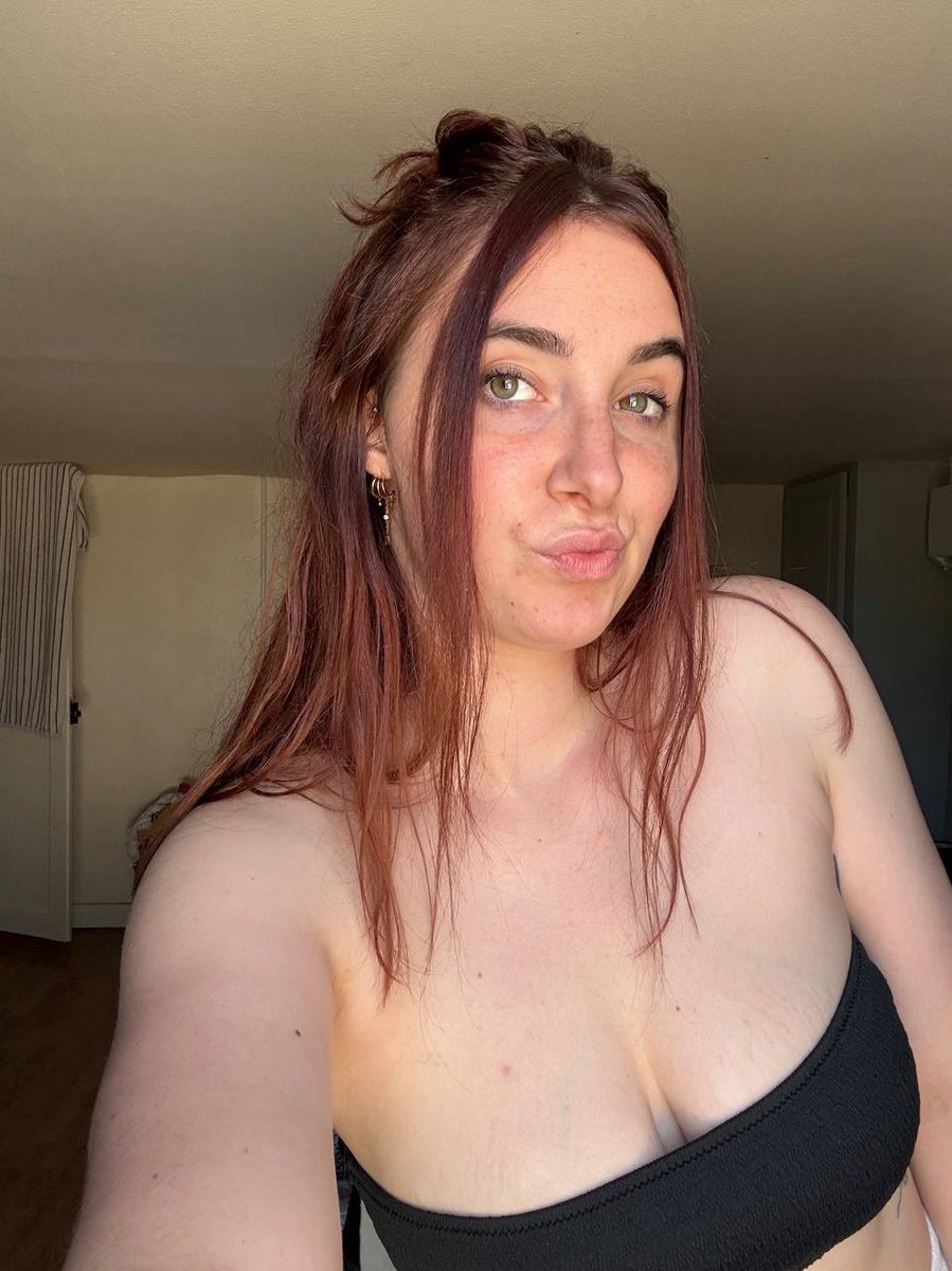 ClaraJedn's tweet photo. Les hommes, ça vous ferait plaisir de recevoir mes eins en dm ? J’avais envie d’être cashhh la https://t.co/1ZbZDl4PxA