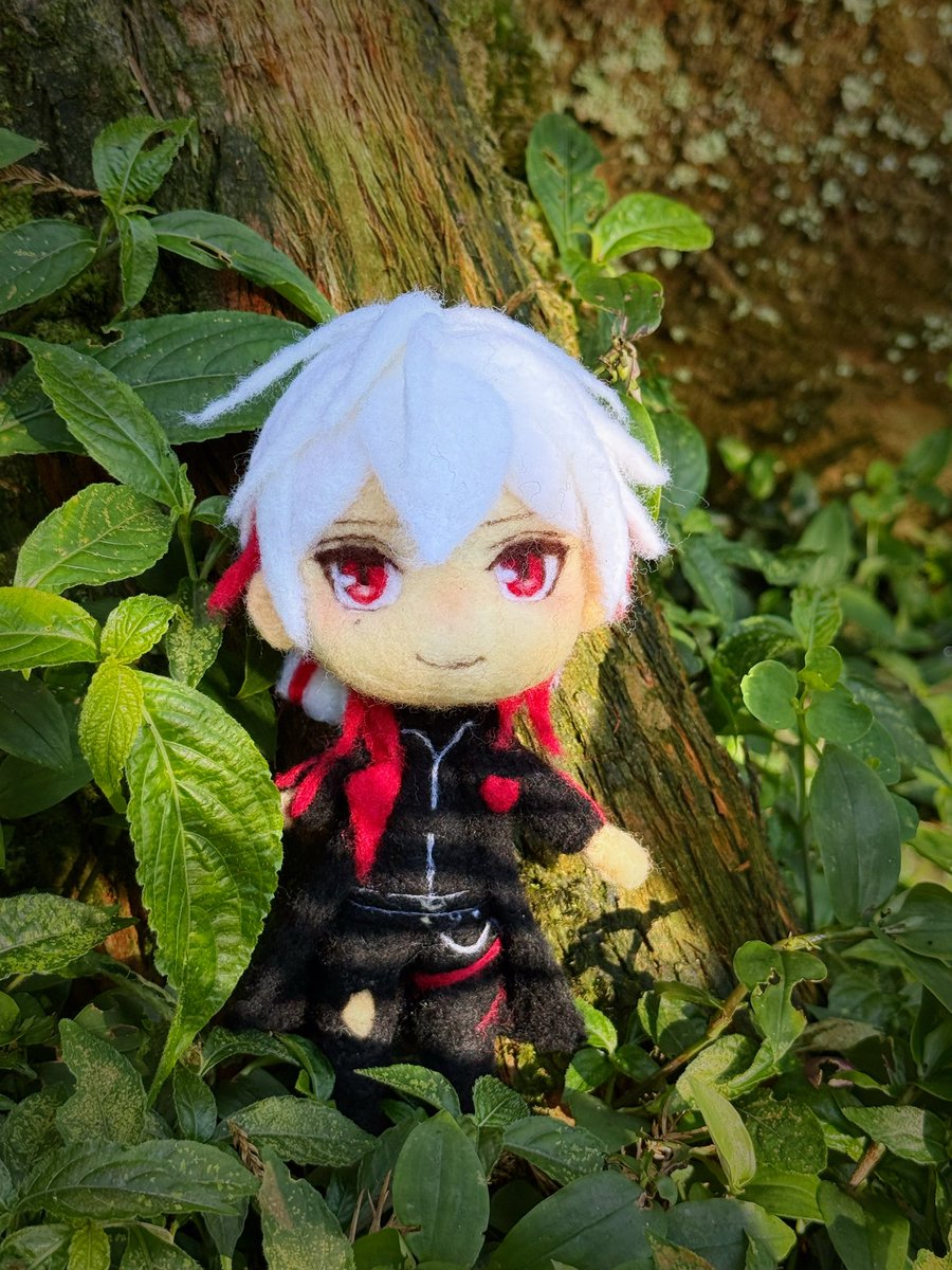 ITING0301's tweet photo. #sakuroart 
#子午計畫 
#月蝕屋
 #羊毛氈 

畢業多年後跟朋友又因為同樣喜歡月蝕屋，又有了聊不完的事情，在人生不同的階段總會有不同的事情讓緣分繼續。

可能所謂的好朋友就是你送我你畫的宵的超美的手繪版，我送你我戳的朔帥帥的羊毛氈✨
真希望能認識更多人朋朋來一起大聊月蝕屋🥺 https://t.co/HKQ3xHsFWD