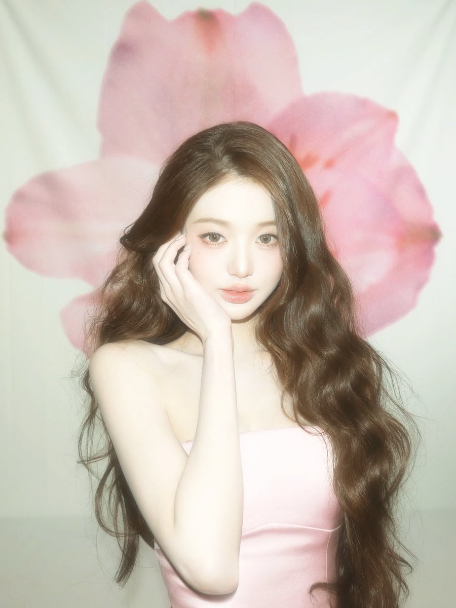 Wonyoung. tweet media