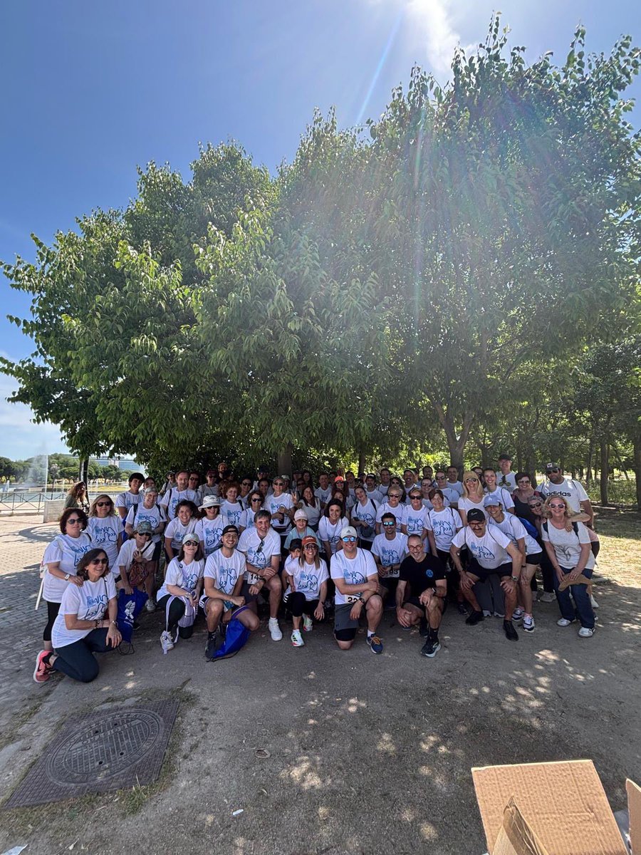 roche_es's tweet photo. 🏃‍♀️ Tras participar el 24 de mayo en la carrera solidaria de @AEACaP, ¡HOY recordamos ese esfuerzo con motivo del #DíaMundialSinTabaco! 🚭

Seguimos apostando por la prevención, los hábitos saludables y el deporte como motor de salud 💙 #CáncerdePulmón https://t.co/fFRvvstonh