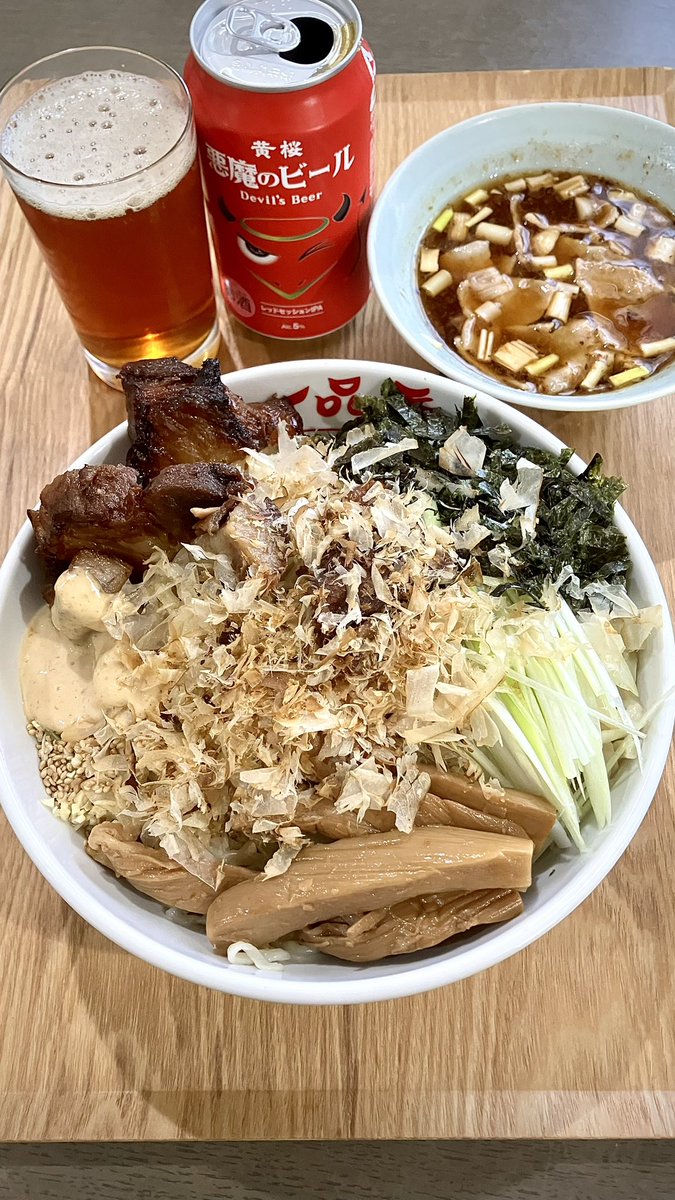 Rei_chan_to's tweet photo. 昼飯

一品香小山の冷凍生麺と麺つゆで簡単にざる中華風

釜揚げで半分食べて途中から水で締めてどっちも美味いけどピンコ冷やしもやっぱ美味いね

ピンコ生麺は小山餃子で売ってる油そばを買うと手に入ります

丼も今なら購入できます https://t.co/L6AsAElSfY