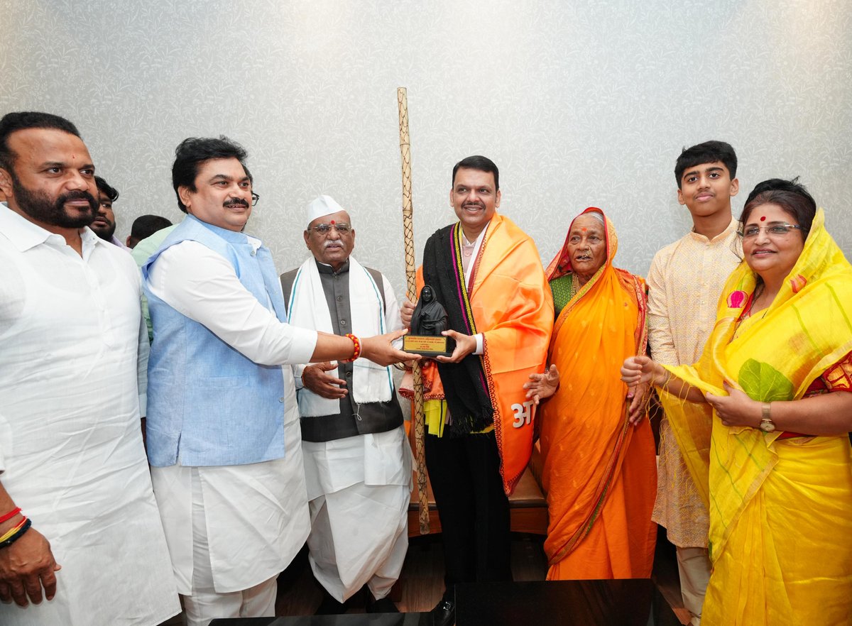 Devendra Fadnavis tweet media