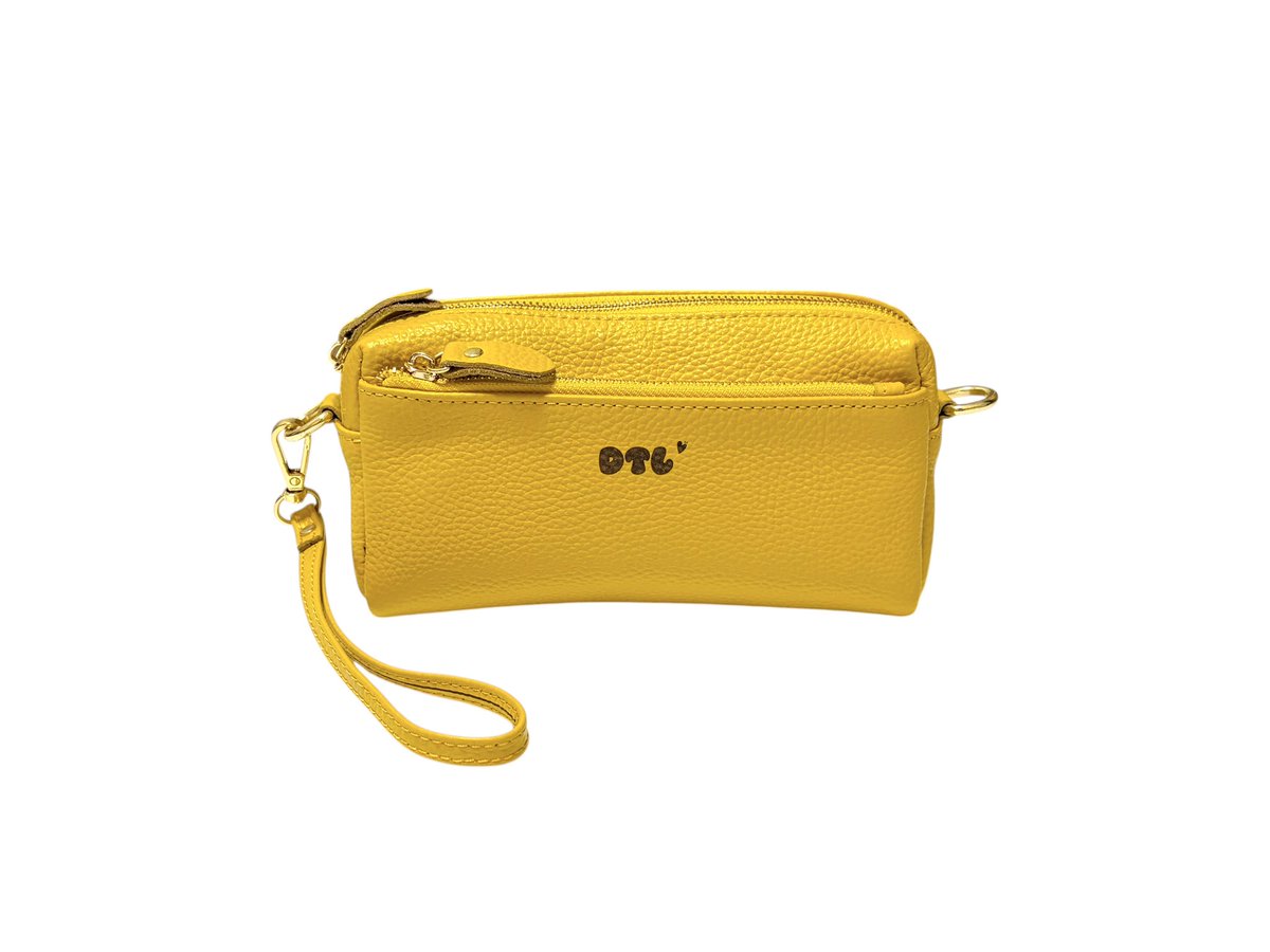 DTL__store's tweet photo. ⁡

- 中目黒ポップアップショップ 発売商品📢 -

━━━━━━━━━━━━━━━
【 レザー ショルダーポーチ 】
━━━━━━━━━━━━━━━
⁡
◼︎COLOR
YELLOW / GRAY / BLACK
⁡
◼︎SIZE
FREE
⁡
◼︎PRICE
¥10,800（税込み）

◼︎SIZE SPEC
⁡
（FREE）高さ:11 / 横幅:18 / マチ:5
⁡
※フロントロゴ：レーザー加工

━━━━━━━━━━━━━━━
【 店頭販売　期間 】
━━━━━━━━━━━━━━━
・6月6日（土）11:00　〜　6月7日（日）19:00
⁡
▶︎在庫販売
⁡
※発売商品在庫は、2日間に分けて販売予定となりますのでご安心ください。
⁡
※万が一売り切れとなった場合は、店頭にて受注販売へ切り替えてご対応させていただきます。

━━━━━━━━━━━━━━━
【 Webサイト受注販売　期間 】
━━━━━━━━━━━━━━━
・6月6日（土）0:00　〜　6月9日（火）23:59
⁡
※受注販売となりますため、ご注文日より約4週間前後での発��を予定しております。

━━━━━━━━━━━━━━━
【 Webサイト 】
━━━━━━━━━━━━━━━
https://t.co/vDbqfGU8XP

━━━━━━━━━━━━━━━
【 ご注意事項 】
━━━━━━━━━━━━━━━
・お支払い方法は クレジットカード決済 または 銀行振込 のみとなります。
⁡
・受注商品をご注文の際、通常商品と同時にご注文いただいた場合は、受注商品の発送時にまとめての発送となります。あらかじめご了承ください。
⁡
・受注数には限りがございますため、上限に達した場合はご注文をお受けできない場合がございます。
⁡
・ご注文確定後の カラー・サイズ・数量 の変更やキャンセルは承ることができませんので、あらかじめご了承ください。

#dtl
#dothingslike
#新作発売
#ポーチ
#ポップアップショップ