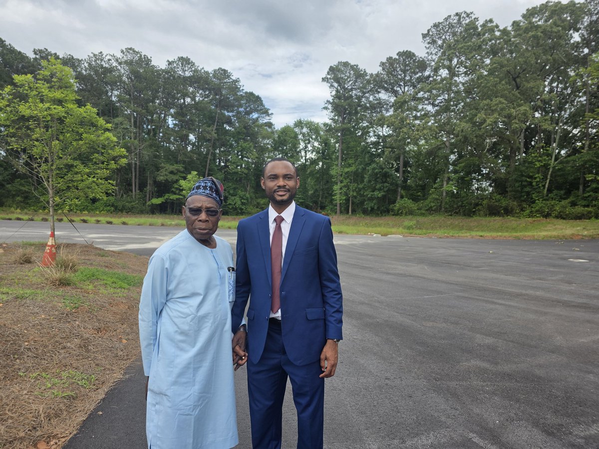 drfemisalami's tweet photo. OBJ 🤝 DFS. Father and son on the red hills of Georgia. 
Thank you for having me, sir. Happy Sunday and wishing you a beautiful week ahead. 

-DFS https://t.co/NjhZcN5PiC