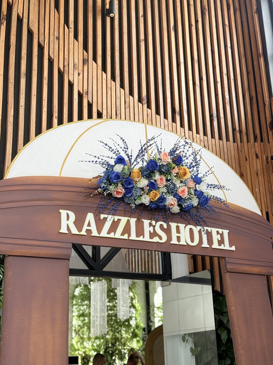 AzRalphOFC's tweet photo. A glimpse of Razzles Hotel, the AzRalph Suite— one thousand replies for more snaps. 

GRAND SUITE TIME WITH AZRALPH
#SecretsOfRazzlesHotelRevealed https://t.co/lIaqtWJUmP