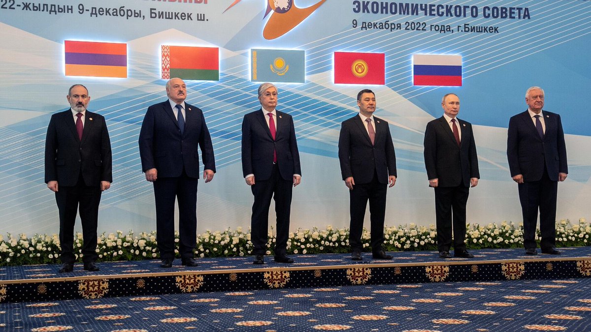 Hugo_StiglitzUA's tweet photo. Больше всего поражает молчаливое согласие других стран ЕАЭС на нападки России на Армению. Никакого суверенитета, все решает только Путин. 

Стадо баранов просто отошло в сторону и наблюдает, как режут одного из них, просто радуясь, что сегодня хозяин выбрал не их… https://t.co/M8tBuPPjAR