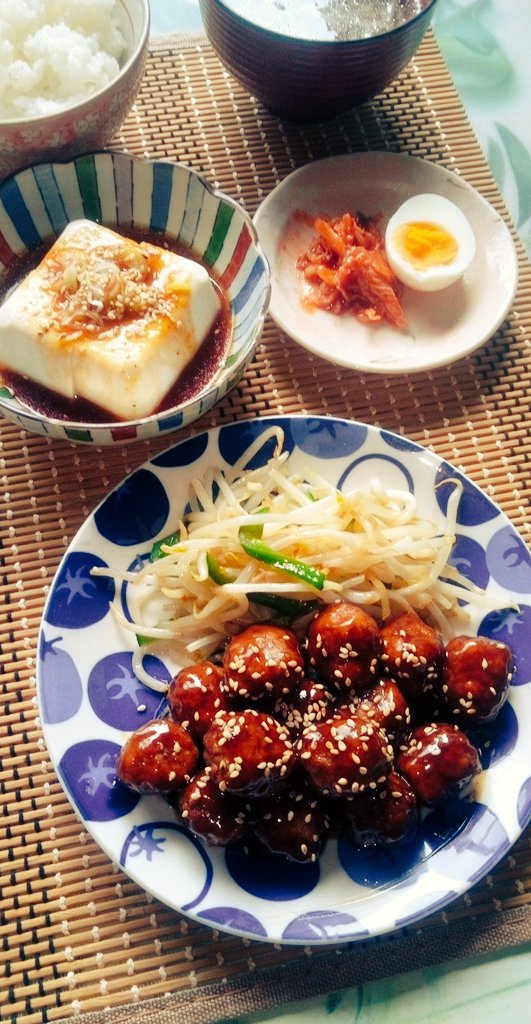 Jollycooking's tweet photo. 今日のお昼ごはん🍚🍴は

【肉だんごの甘酢あん】
【冷やっこ　焼肉のたれ】
【キムチとゆで玉子】

#おうちごはん
#料理好きな人と繋がりたい
#料理記録　#自炊 https://t.co/qdsyv686GA