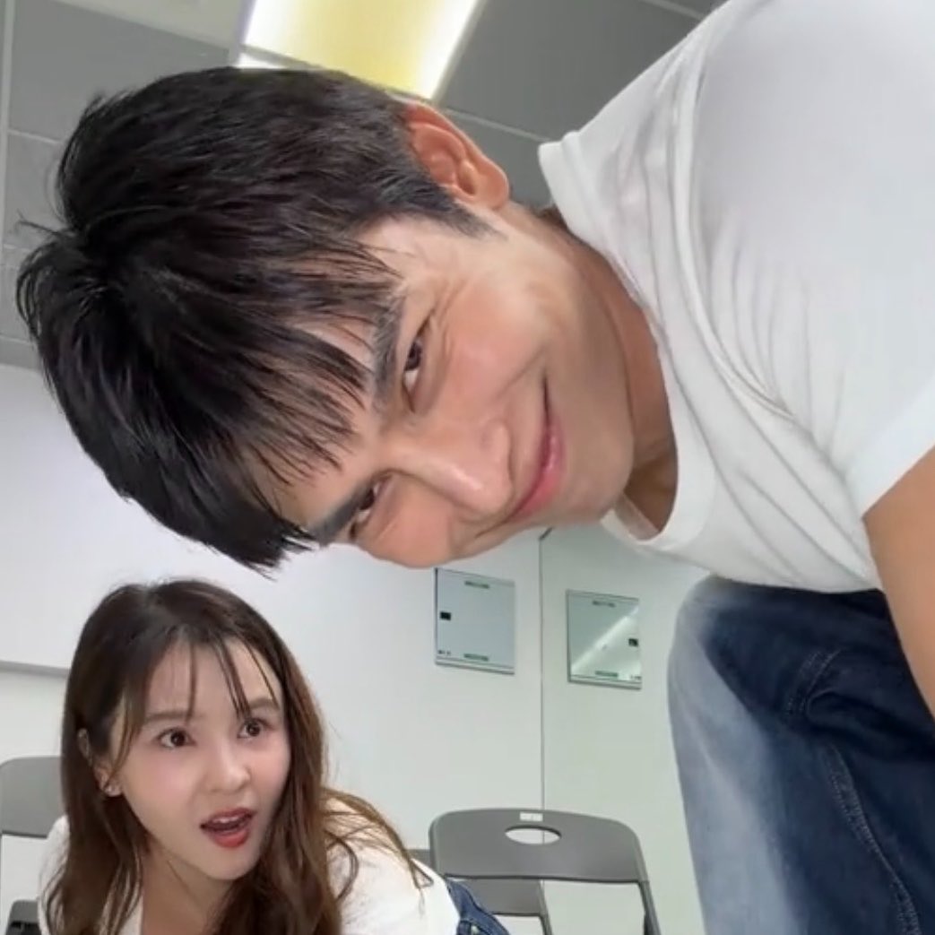 mako tweet media