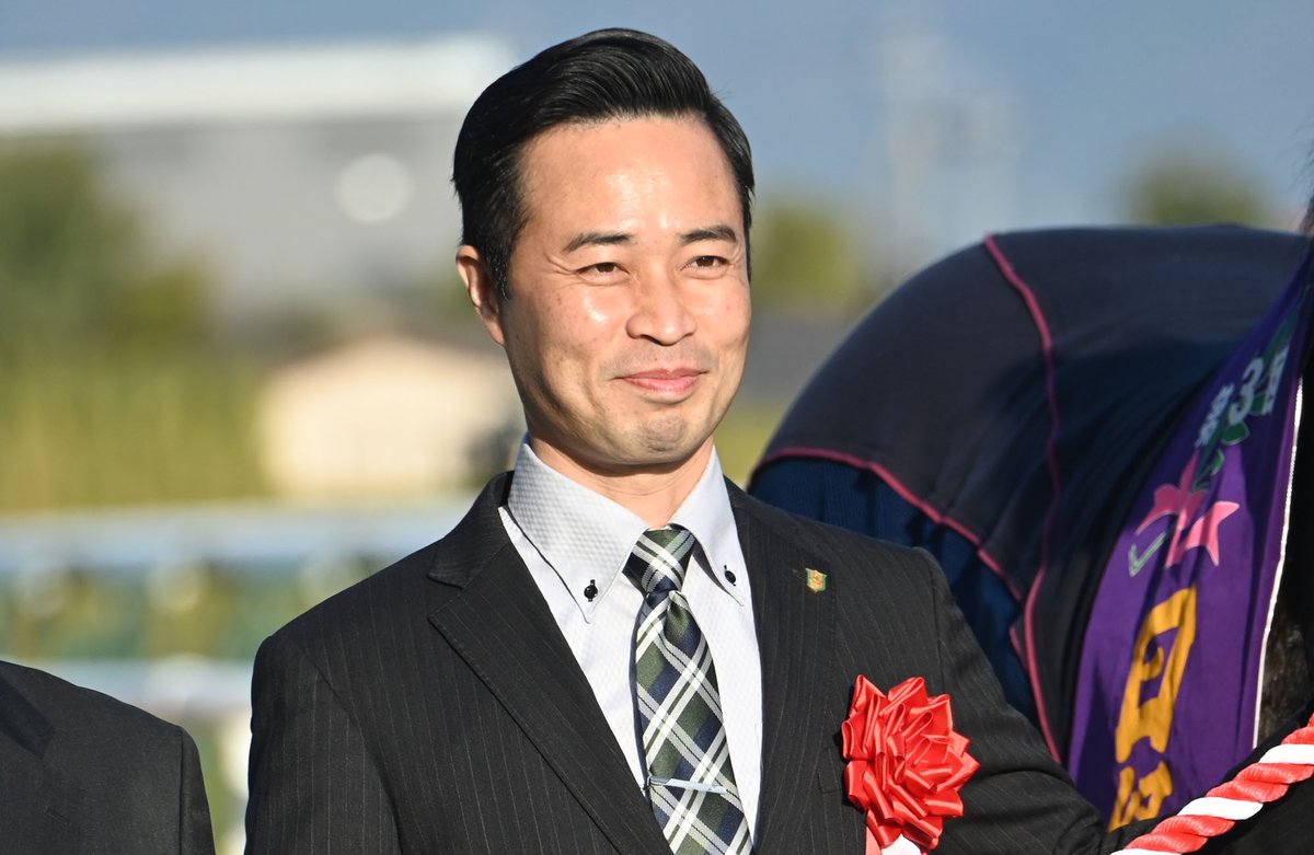 netkeiba's tweet photo. ロブチェンとデアリングタクトを管理する杉山晴紀調教師も、菊花賞を残しクラシック完全制覇に王手。クラシック勝利は全て松山騎手の手綱です。 https://t.co/DAJYy6reXA