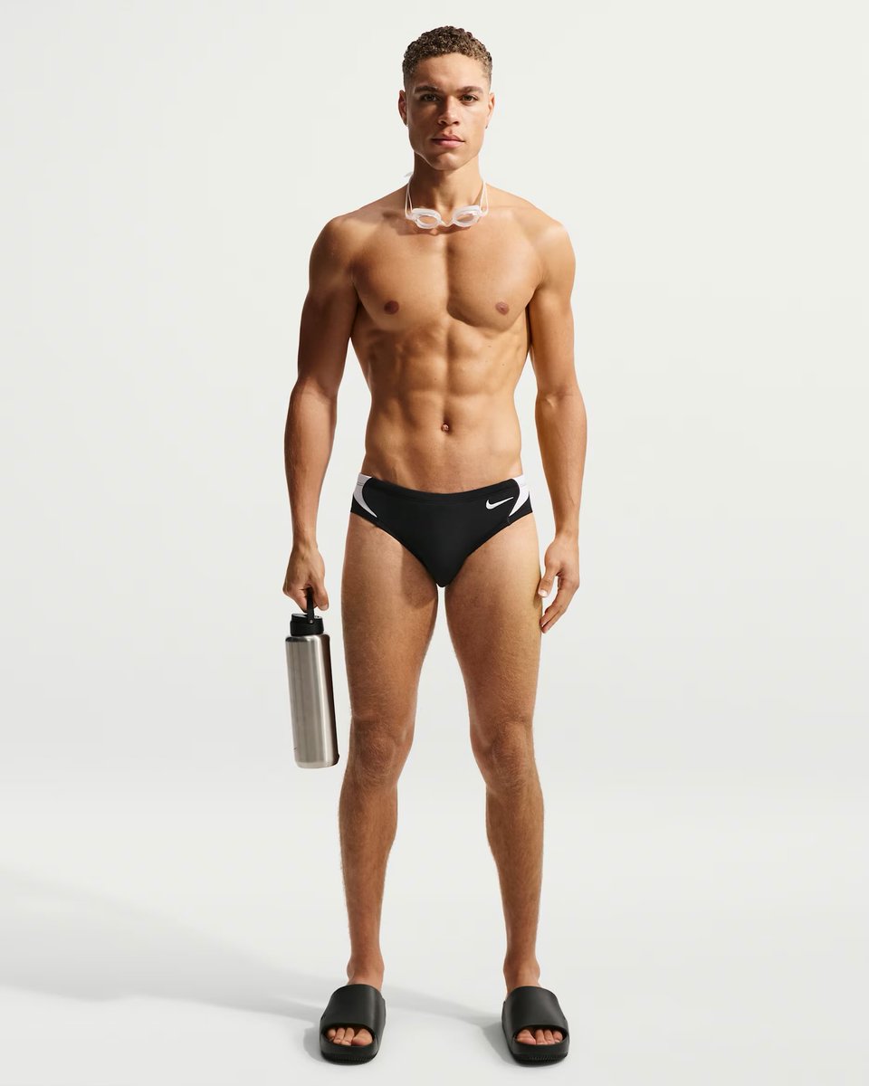 slutty_j's tweet photo. NIKEの水着って日本では売ってないのかと思ったらFootmarkが売ってるんだね。せっかくなら競パンも出してほしいなー。これとかカッコいいし。 https://t.co/wpVRzJvn9g