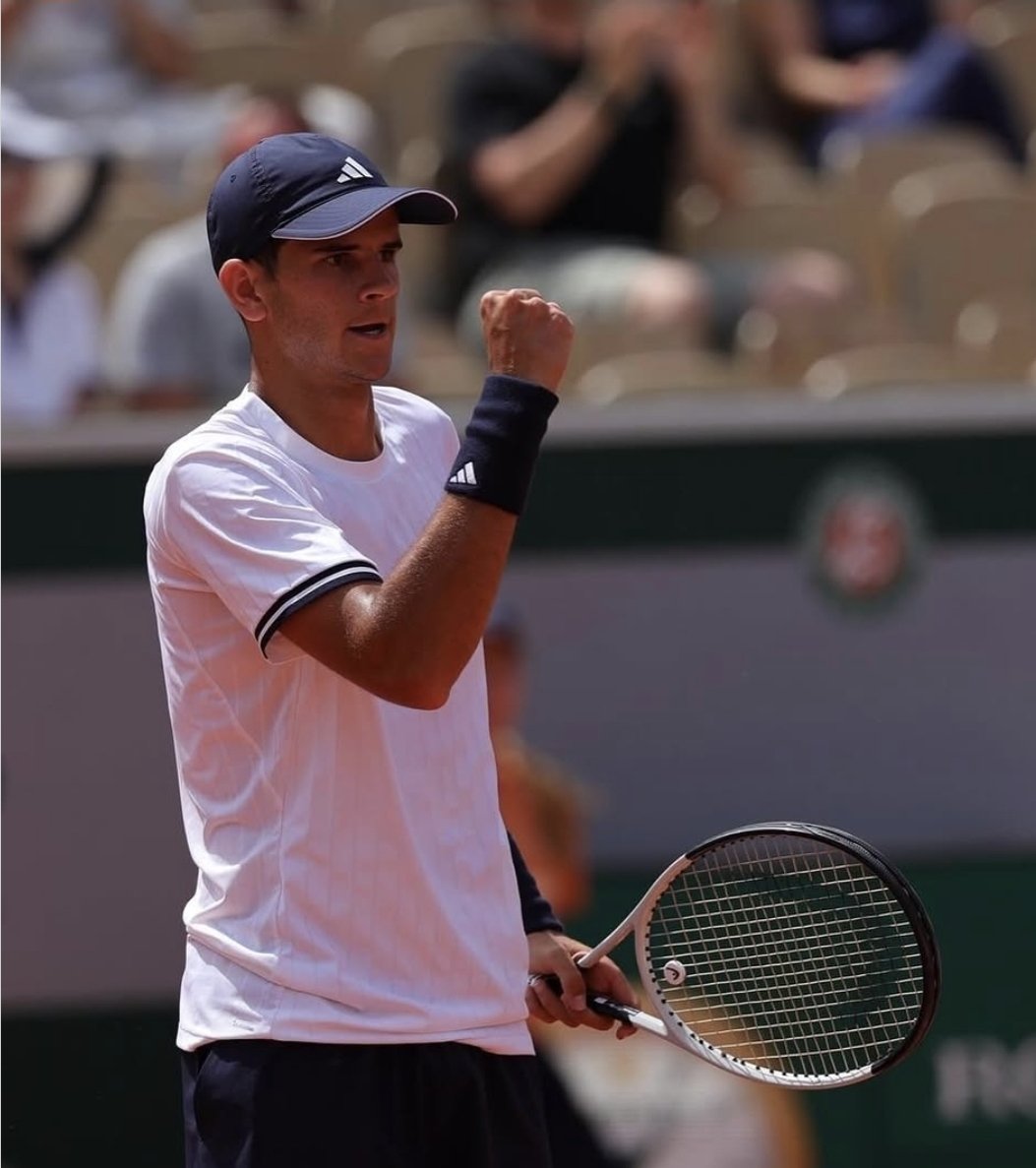 RafaJodarTenis's tweet photo. 🚨 HOY TENEMOS OCTAVOS EN PARÍS 🚨

⏰ 12:30
🇪🇸 Rafa Jódar vs Pablo Carreño

Duelo español por un puesto en cuartos de final. Con 19 años, Rafa sigue sorprendiendo al mundo del tenis. 🔥🎾

A por otra más. 💪🏆

#RafaJódar #RolandGarros #VamosRafa https://t.co/26HEcz6A6H