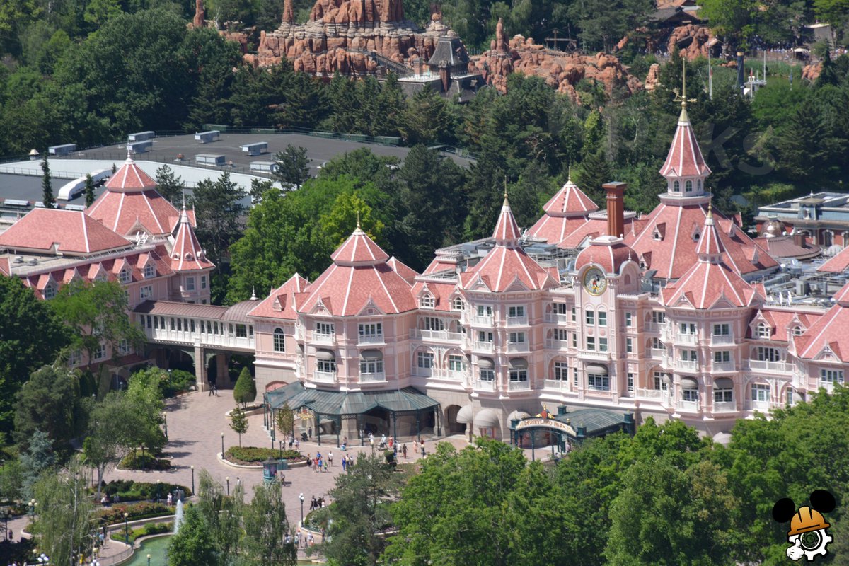 DLPWorks's tweet photo. [News] 🎈🏡 #DisneylandParis resort seen from Panoramagique!

➡️ Beyond the parks, the resort experience continues through Disney Village, currently undergoing a huge transformation! And of course, the iconic Disney Hotels!
➡️ Further, Val d’Europe, the town developed next to the parks, is still expanding as the resort continues to grow!