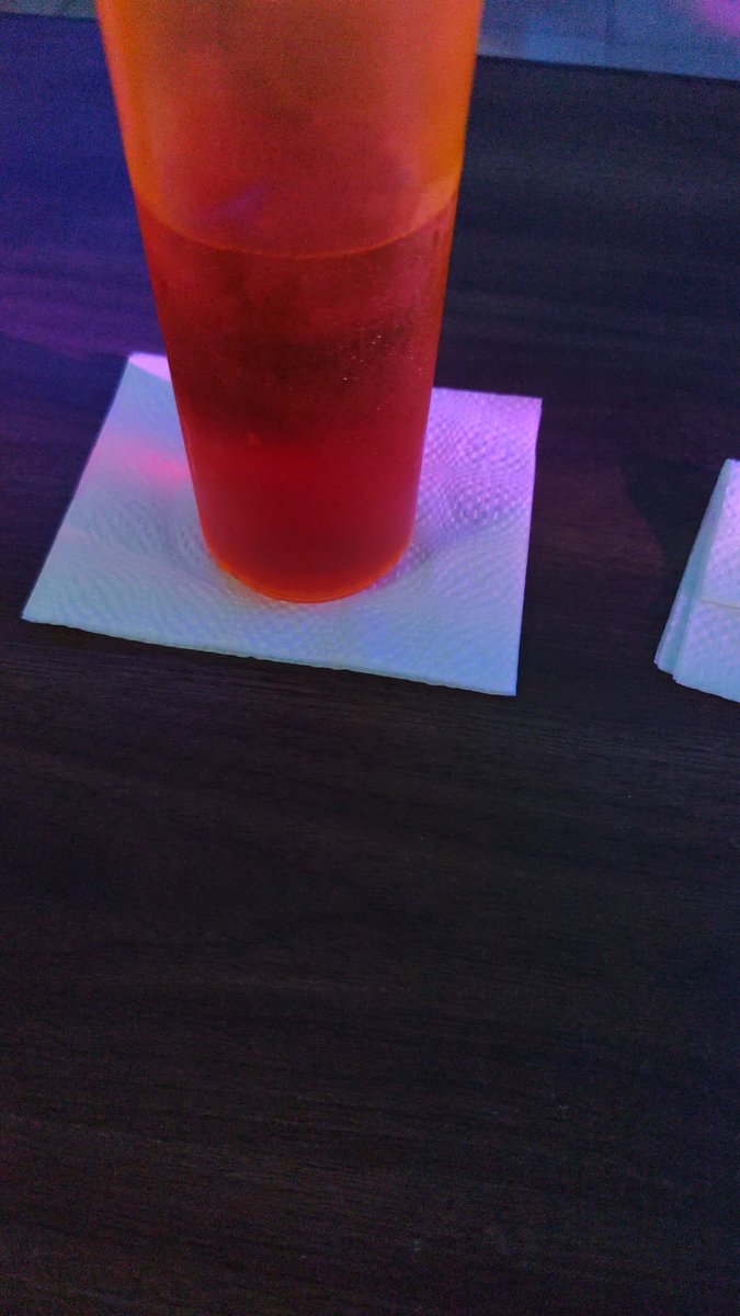 torodomado's tweet photo. En un bar SW! VEREMOS QUE SE DA! https://t.co/twedJhfEyB