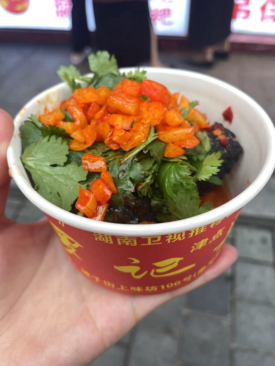mi_shine's tweet photo. Crunchy stinky tofu skewered, fresh from the street stall—your next late-night snack pick me up! https://t.co/IPcKSp0glz