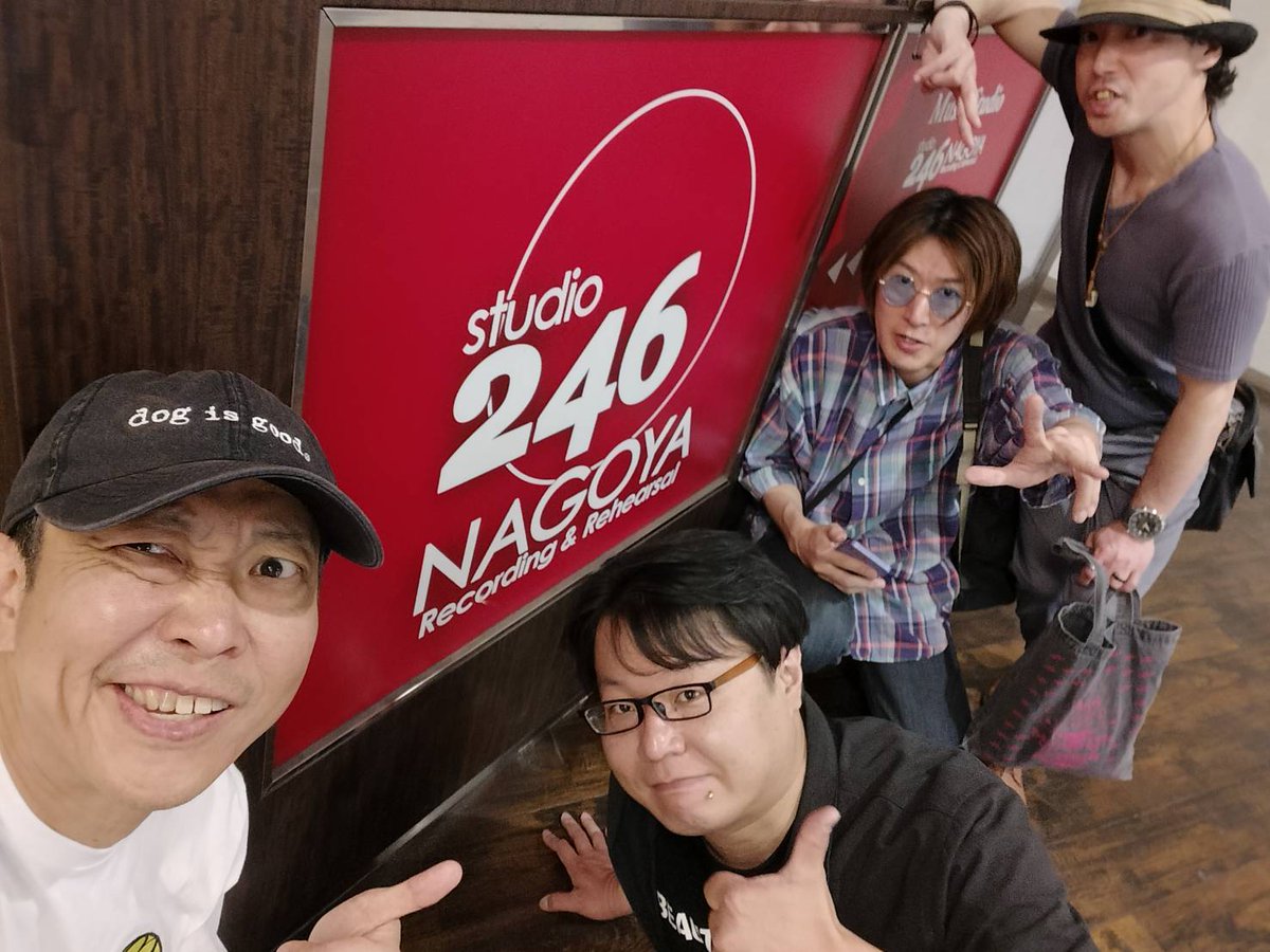 DrumsJG's tweet photo. 飲み食いばっかでスタジオの話してないのﾃﾞｷﾙ過ぎるw

肝心のスタジオの方はと言いますと…

完成度6割くらいだわーとか期待しないでーとか言う割に、結局課題曲全部通せちゃったのは流石だと思う

なんだかんだ皆さん真面目なので雑談することもなく、予想以上にストイックなリハになりましたw https://t.co/Kap8Y1XlgN