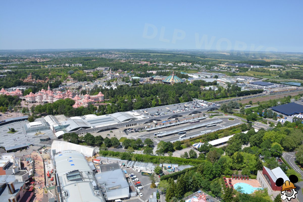 DLPWorks's tweet photo. [News] 🎈🏰 Disneyland Park viewed from Panoramagique!

➡️ This park represents a true work of art for us, beyond the vegetation, its iconic “weenies” can also be seen from the balloon!
➖ Unfortunately, this landscape has not changed since 1995. We hope some projects are finally planned… #DisneylandParis