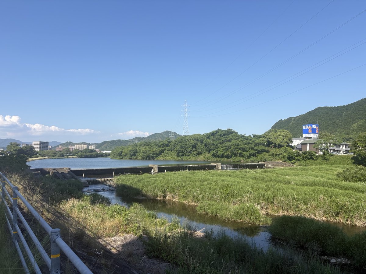 lnnlnnl's tweet photo. 現在の天気は晴れ、 降水量は0 mm
気温28°C、湿度53%、気圧1013.6hPa
南東の風、風速2.9m/s、体感温度は29°Cです。

#山口市 #山口県
#イマソラ #2026年5月31日 16:11 https://t.co/Ss8WC9xaII