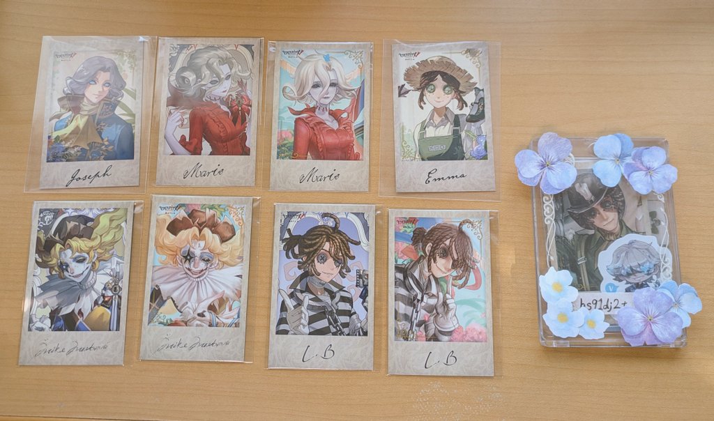 hs91dj2t's tweet photo. 【交換】第五人格 Identity V  Mayla トレカ 1  1.5

譲)写真家 、血の女王、庭師、｢フラバルー｣ 、｢囚人｣(2段目は厳しめ)

求)  同種  探鉱者、 異種 探鉱者/傭兵/「フールズ・ゴールド」

 郵送でのお取引📮
検索からでもお気軽にお声かけください✨ https://t.co/w2pxrcbyGb