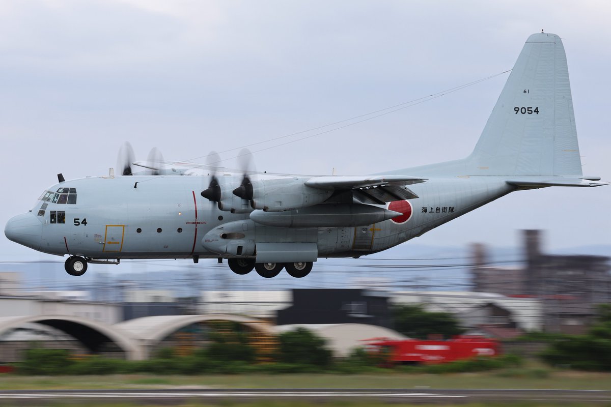 NRT0324's tweet photo. #5月を写真4枚で振り返る
リンデンを逃したのは痛恨の極みでしたが、今月も地元でボチボチ楽しむ事が出来ました。
地元機ではないC-130を2機撮れたのは大きな収穫👍
WRCも空と鉄を撮れたのでこちらも満足👍 https://t.co/kF29VQgLjI