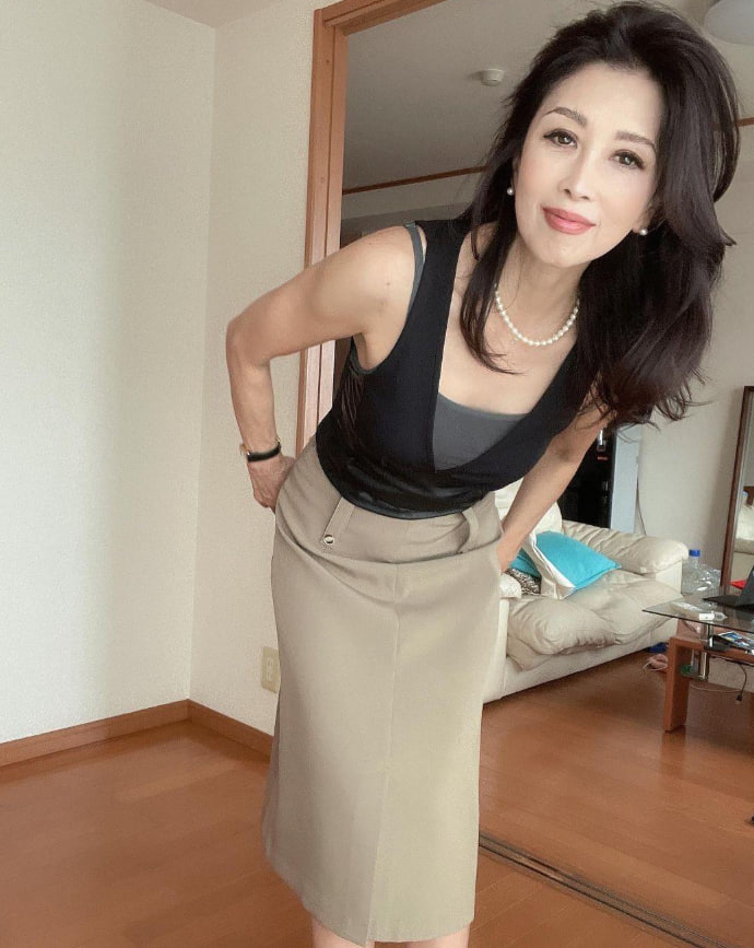 annemariehunte's tweet photo. 45歲
不太會裝可愛
但很會聊天 很會照顧人
突然有點好奇…
男生會喜歡成熟的姊姊嗎
#台南 https://t.co/EsSEL2Hg9W