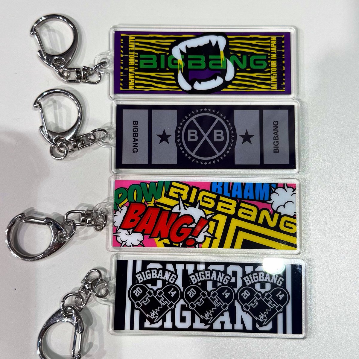 IO8xxx8's tweet photo. BIGBANG POPUP ツアータオルアクリルキーホルダー　ランダム

【譲】　画像のもの
【求】　MADE

なんばOIOIに居ます
大阪市内での手渡し、または郵送も可
検索からでもお気軽にお声掛け下さい！
#BIGBANG #交換 https://t.co/vMhFLsZaGh