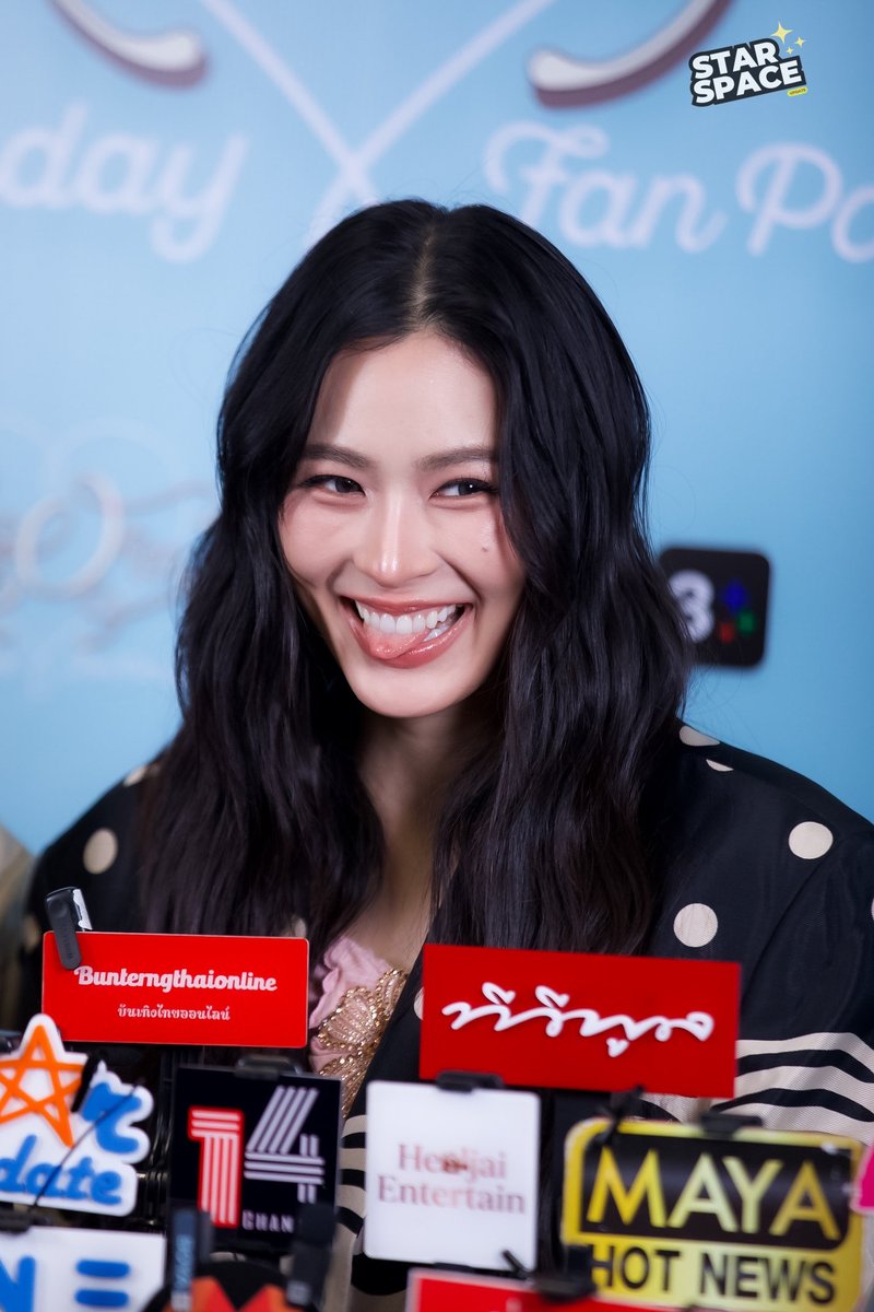 starspaceupdate's tweet photo. “หลิงหลิง คอง ” ช่วงสัมภาษณ์สื่อก่อนเริ่มงาน “LingOrm BirthDay Fan Party” ✨🎂

LINGORM LOVE BD PARTY
#LINGORMFanPartyBD2026
#หลิงออม #LingOrm
#LinglingKwong #หลิงหลิงคอง https://t.co/Fr1aDGKooX