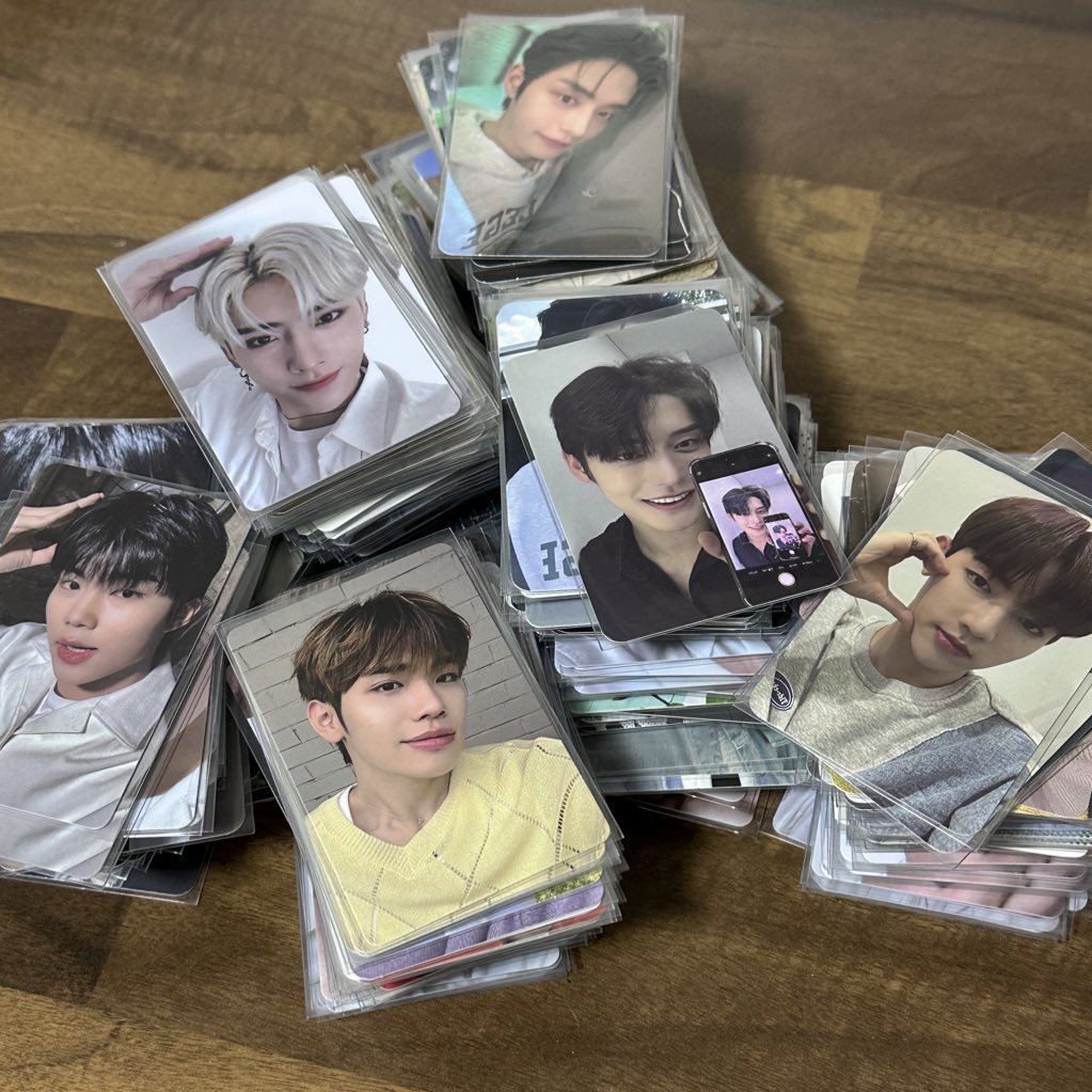 geolae79108's tweet photo. 제베원 ��로베이스원 포토카드 양도

Only all

410pcs(앨범포카 46장 포함) 일괄 120.0

proof⭕️
분할입금 가능⭕️
번개장터 안전결제 가능⭕️(수수료 구매자 부담)

김지웅 성한빈 장하오 석매튜 김태래 김규빈 리키 박건욱 한유진 zb1 zerobaseone sell wts buy wtb 판매 inbloom pob 처분 럭드 poca https://t.co/PpFD64xRjj