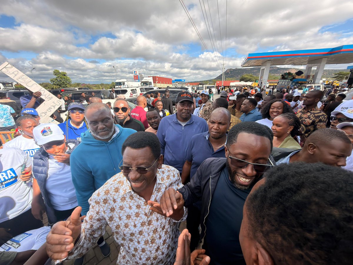 CGisairo's tweet photo. At Machakos Junction with Linda Mwananchi brigade ahead of a series of functions in the South Eastern county. https://t.co/0azU23mlHS