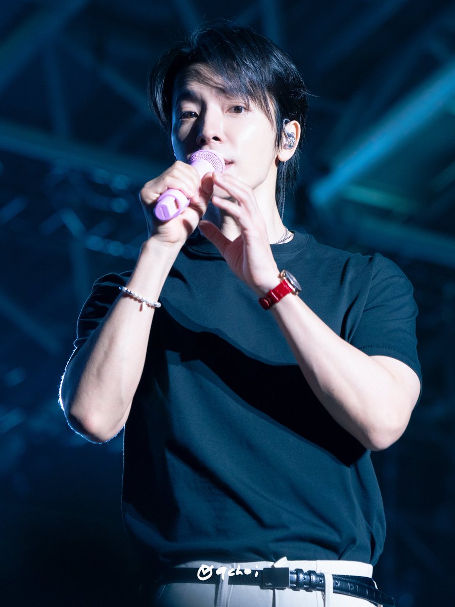 9choi_elf's tweet photo. 𝟚𝟘𝟚𝟞𝟘𝟝𝟛𝟙 𝔻𝕆ℕ𝔾ℍ𝔸𝔼 <𝔸𝕃𝕀𝕍𝔼> 𝕚𝕟 𝕋𝕒𝕚𝕡𝕖𝕚

오늘은 남친처럼 멋진 떠해(⁎⁍̴̛ᴗ⁍̴̛⁎)

#SUPERJUNIOR #슈퍼주니어 
#SUPERJUNIORDNE 
#DONGHAE #동해 #이동해 #東海
@donghae861015 ♡ https://t.co/IxX2A3S1ON