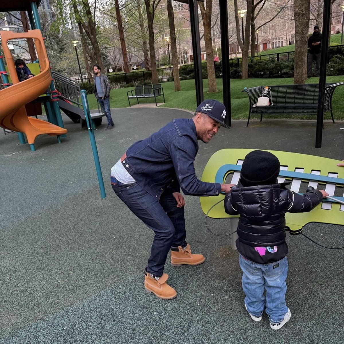 Duprii23's tweet photo. If it was true it might’ve hit harder but it’s not so it don’t. Meanwhile we’ve barely seen Jay out with his son. He was taking his daughters to football and basketball games wonder why not the son🤔 https://t.co/eiQrMALmH6