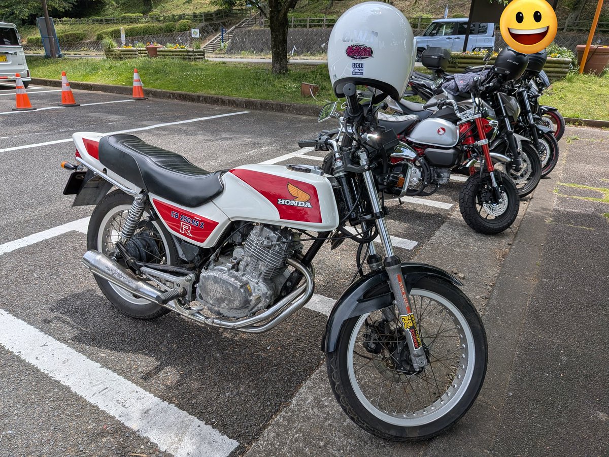 area_works's tweet photo. #CB250RSZ 公道復帰計画 その⑤

借物の外装付けて
津久井湖まで走行テスト🏍️
特に不具合無く
帰って来る途中でラーメン🍜

中古タンク買わないと😆 https://t.co/xctl7i2PBN