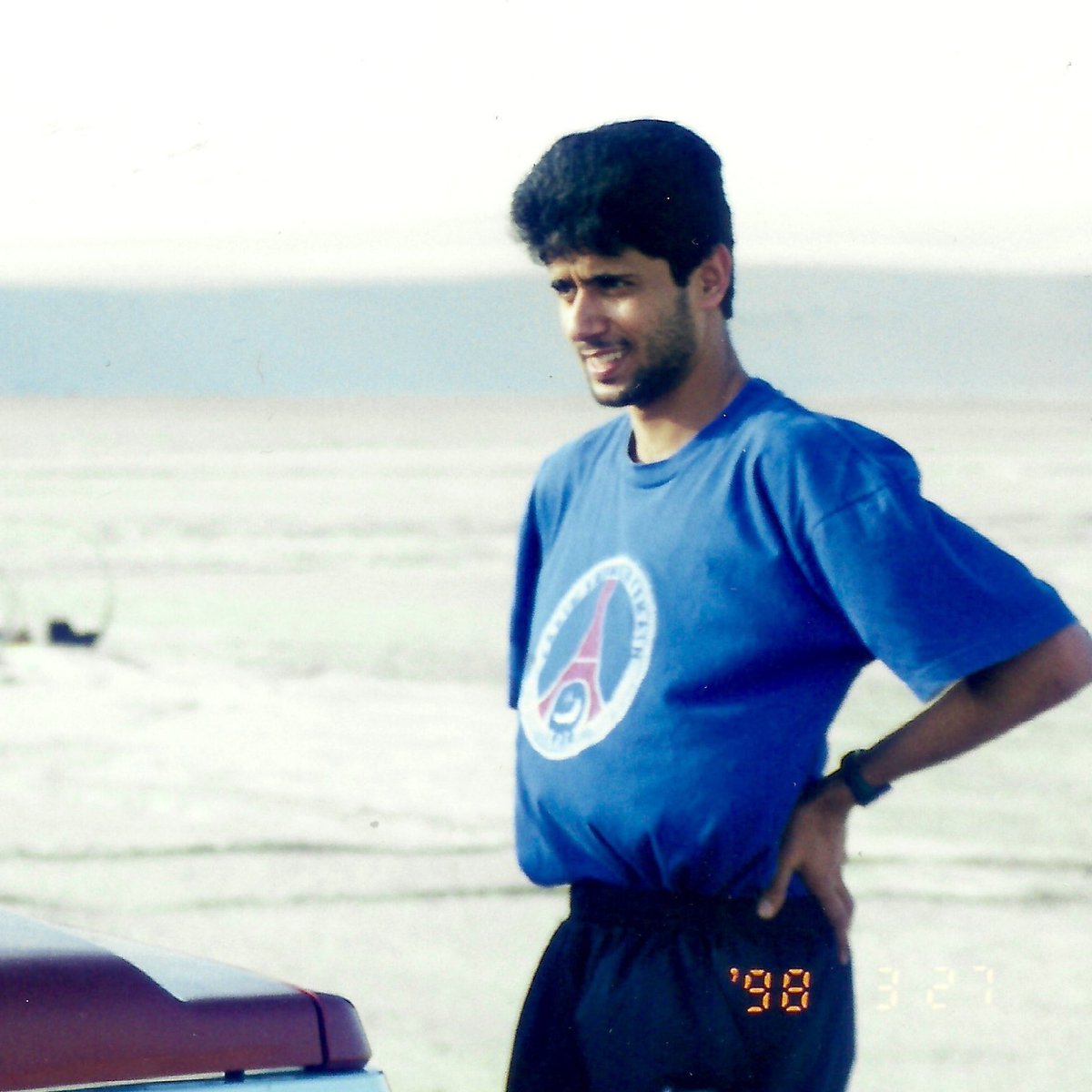 EPLworld's tweet photo. 📸 🇶🇦 

صورة لناصر الخليفي بتي شيرت باريس سان جيرمان في 1998 و صورة له الان في 2026 💙❤️ https://t.co/Wyh2lJ0g2Z