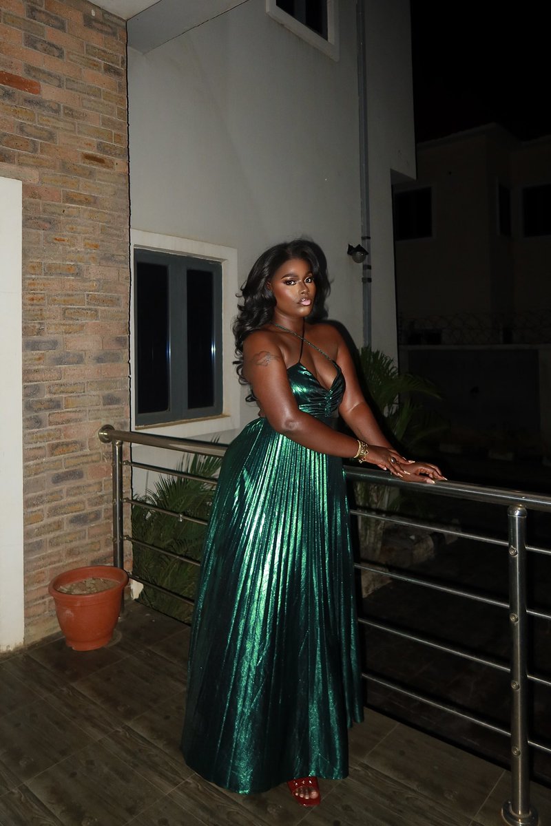 Mz_Tosyn's tweet photo. Green with envy https://t.co/DaqYZMopxR