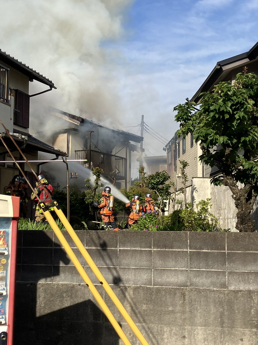 dispatcher119's tweet photo. 横浜市港南区日野南にて火災 https://t.co/1YGMhmt4Hv