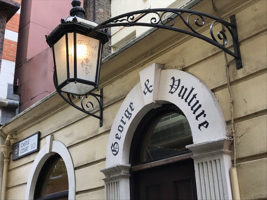 DannyHurst's tweet photo. There has been an inn on the site of the George and Vulture, off Cornhill, since the 12th century. 

https://t.co/xu6kjDyzEE

Unusual Histories is in trouble. Please consider donating or sharing.

https://t.co/BZLdqKSVng https://t.co/M3wOlnPjAn