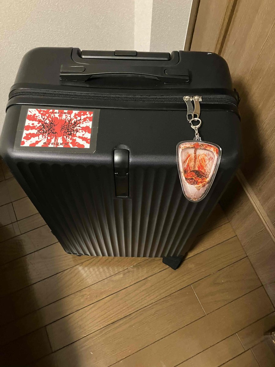 ddeathmetall's tweet photo. 猿轡sarugutsuwa new merch!!!

血まみれ内蔵便所キーホルダー！
bloody gore toilet  keyholder!

アタオカ皆大好き残虐便所(猿轡1st EPのやつ)のキーホルダー作っちった！こういうの好きだろ？w
大きさは全長10cmくらい！

次のライブから販売開始だぜ！
限定50個
1個¥500- https://t.co/2q09a5DJeE