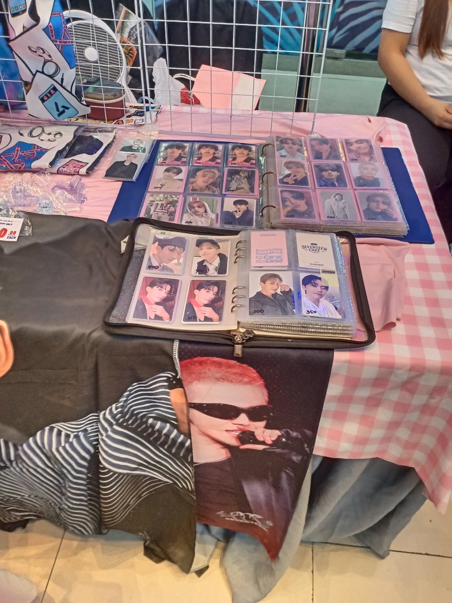 Mars_TheMallows's tweet photo. Celebrating the 11th anniversary special 

 @CaratsHaven 

Thank you for this event 💖✨

#DAR11NG
#SEVENTEEN
#AJUNICE https://t.co/rytaPQwnWp