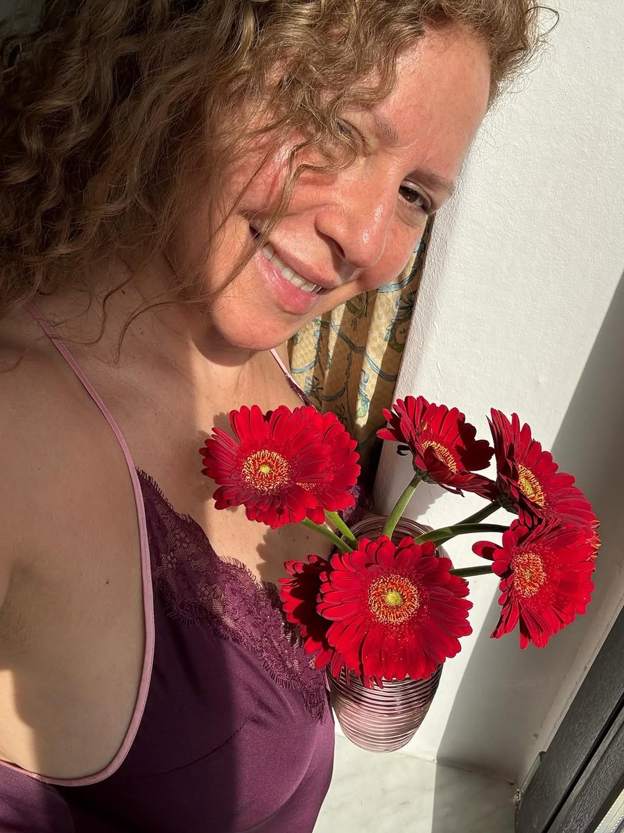 ellenmoll40's tweet photo. Happy Sunday To Everyone https://t.co/5uH3gKYPQk