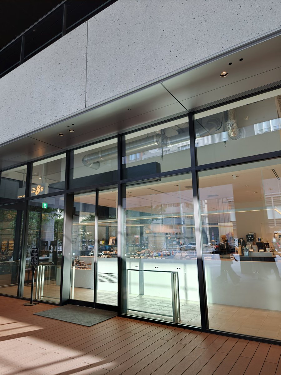 maron_coffee's tweet photo. #東京カフェ散歩
#Gallery_&amp;_Bakery_Tokyo
東京駅八重洲中央口下車徒歩約8分、Toda Building 1Fにあるカフェ。店内はアート作品が展示され、駅から少し離れた位置にあるため空いており比較的すぐに座れる。モダンスタイルな内装で空間を広く使っているためゆったり過ごせる。散策時の休憩にどうぞ。 https://t.co/IrefI3C9Yb