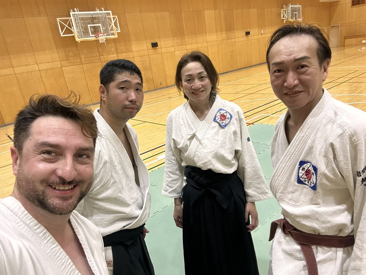 busenkai_jp's tweet photo. 2026/5/25 高陵中学校

【体術】】
ー片手取ー
入身投　中段・下段・上段

ー交差取ー
四方投　表
入身投
小手返

#岩間神信合氣修練会
#合���道
#高陵中学校 https://t.co/YkbH2s0iGo