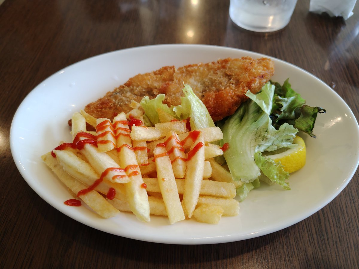 _nyan's tweet photo. 今日は暑いから横浜で休憩 https://t.co/dMK6FNxrCD